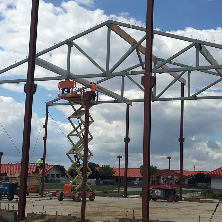 Steel frame scissor lift