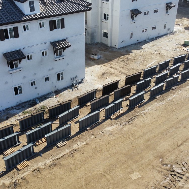 Apartment retaining wall forms