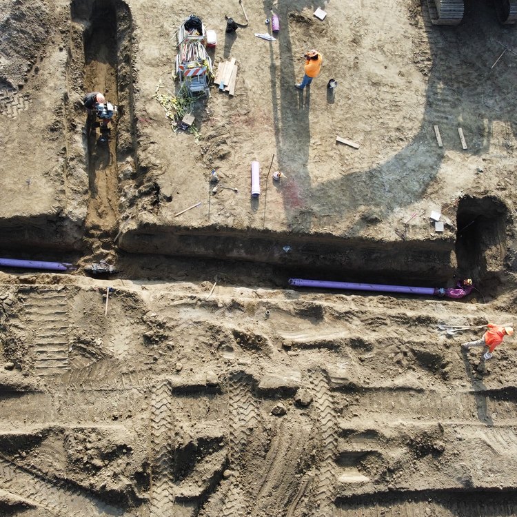 Utility trench crew